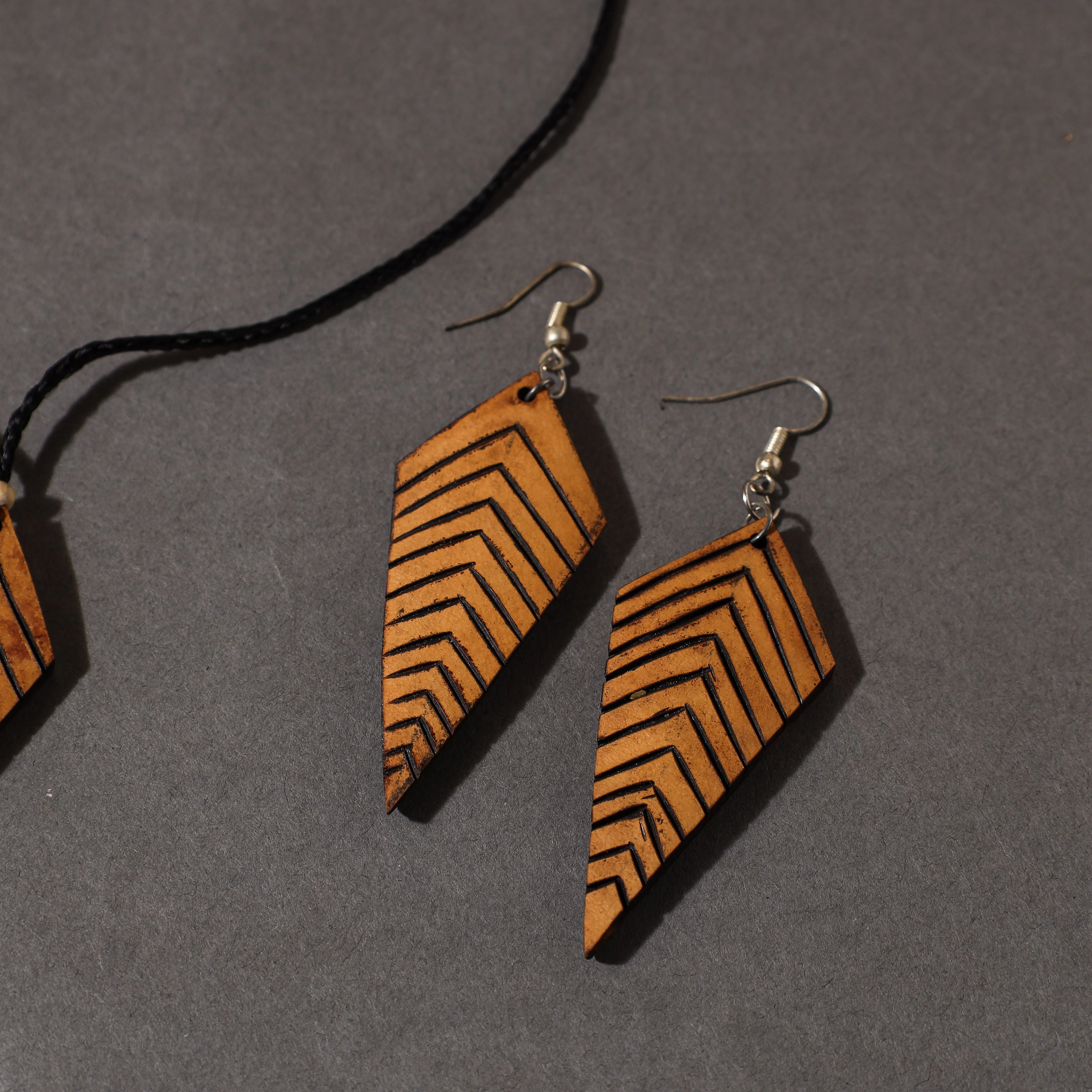 Brown - Tuma Craft Hand Carved Dried Bottle Gourd Necklace Set - Image 3