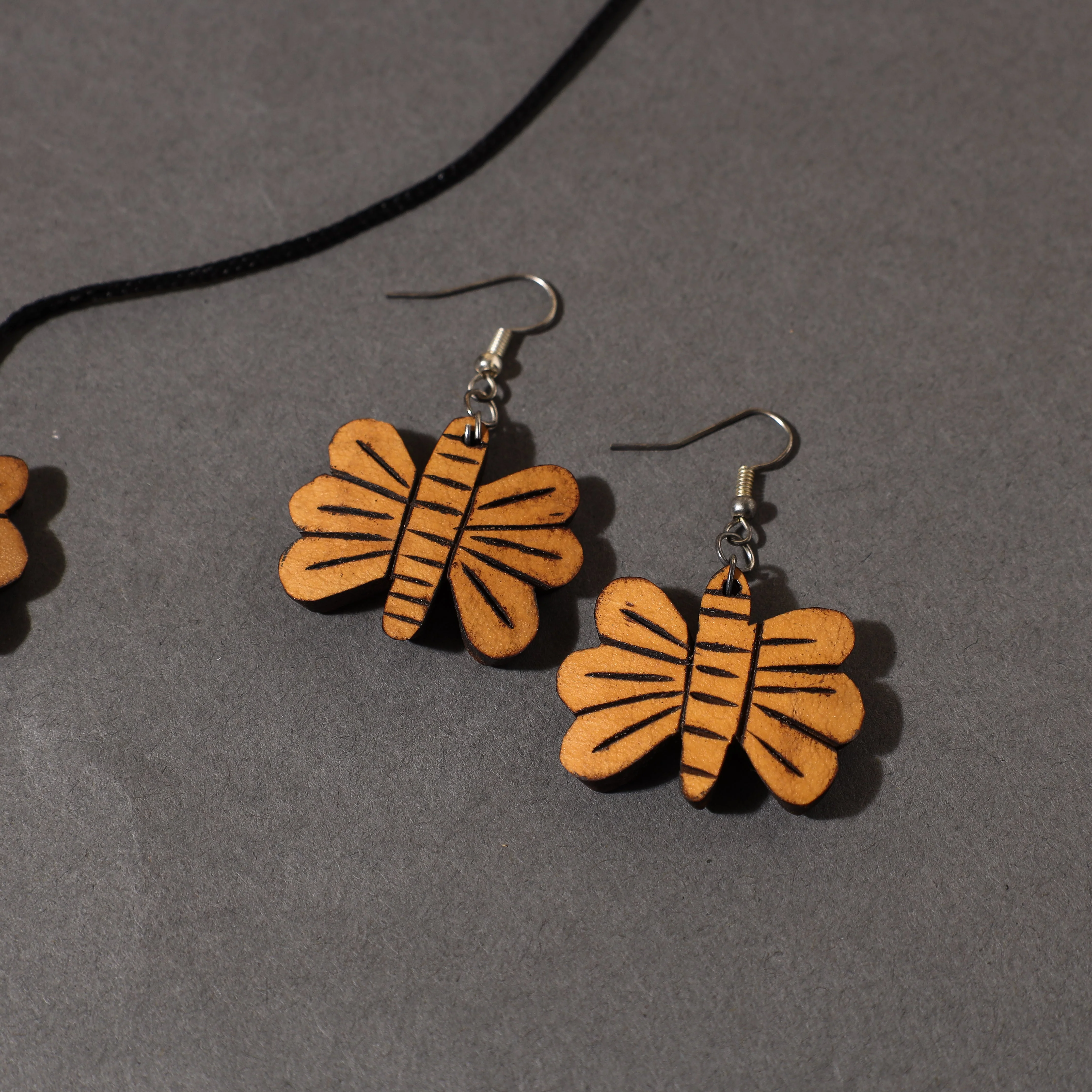 Brown - Tuma Craft Hand Carved Dried Bottle Gourd Necklace Set - Image 3